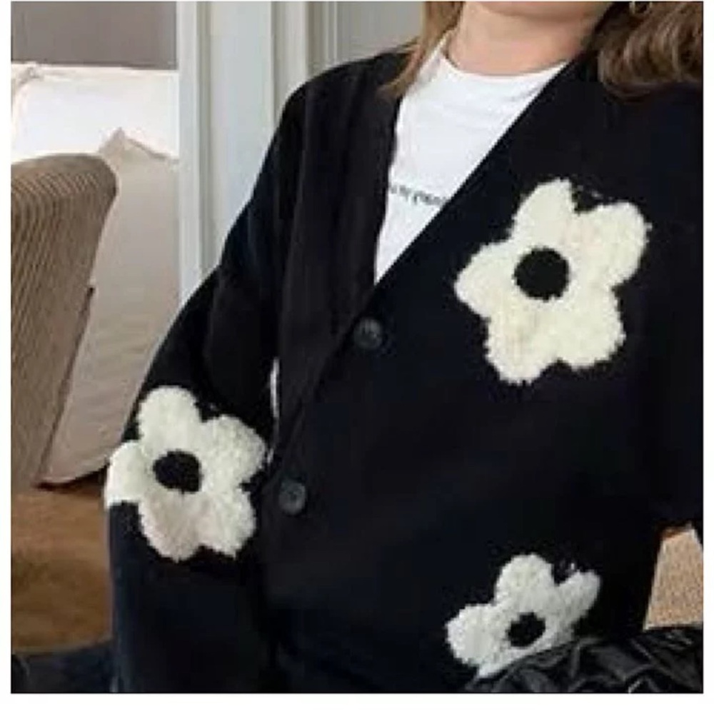 Commense Floral Daisy Black & White Fuzzy Cozy Button Up Cardigan Sweater, Small